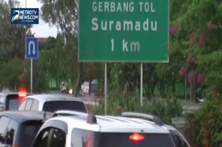Antrian di Jembatan Suramadu Mencapai satu Kilometer 