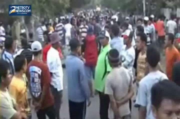 Warga Desa Sie Blokade Jalan, Lalulintas Lumpuh Total