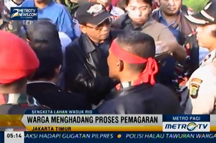 Kericuhan Mewarnai Pemagaran Bantaran Waduk Ria Rio