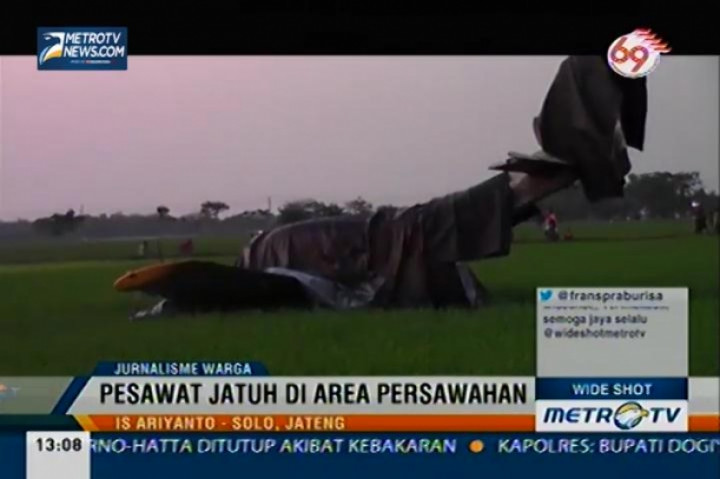 Pesawat Mendarat Darurat di Sawah