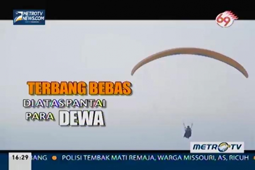 Terbang Bebas di Atas Pantai Para Dewa (1)
