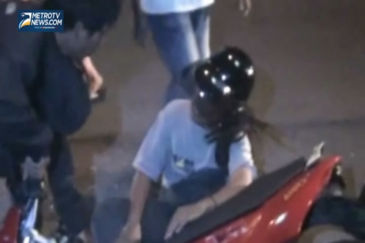 Hindari Razia, Pengendara Motor Terjatuh