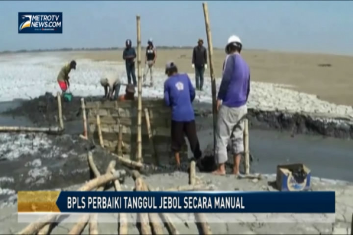 BPLS Perbaiki Tanggul Jebol Secara Manual