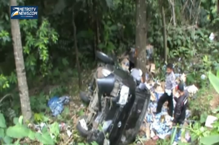 Pikap Terjun ke Jurang, Sopir dan Kernet Luka-Luka
