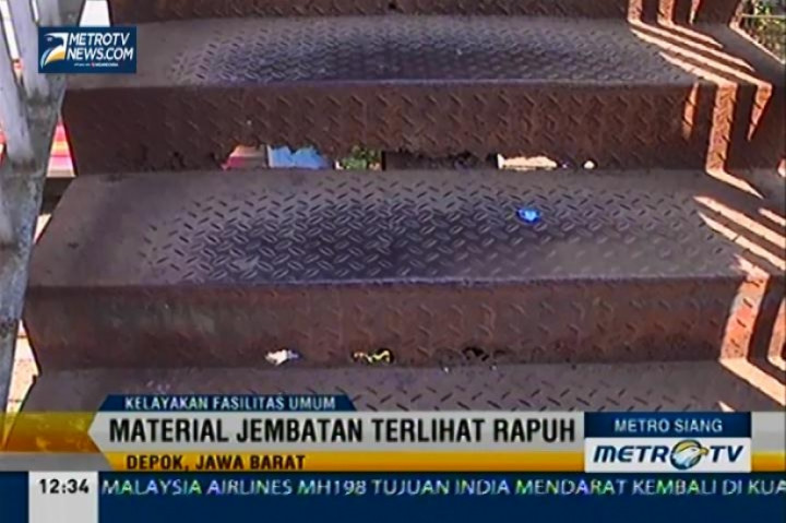 Kondisi Jembatan Penyebrangan UI Tampak Mengkhawatirkan