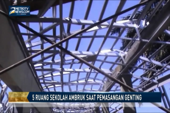 5 Ruang Sekolah Ambruk Saat Pemasangan Genting