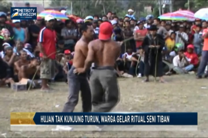 Hujan Tak Kunjung Turun, Warga Gelar Ritual Seni Tiban