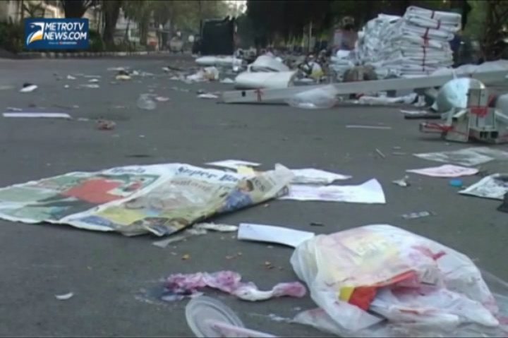 Sampah Pasca Perayaan HUT, Hiasi Jalanan Kota Bandung 