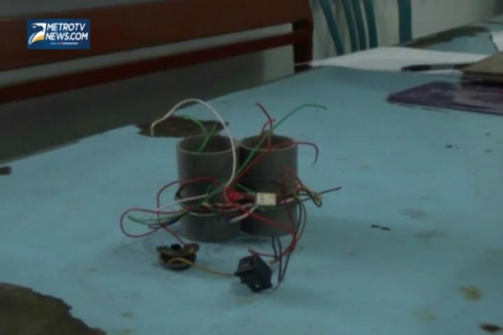 Dua Buah Bom Rakitan Ditemukan Warga di Atas Jembatan