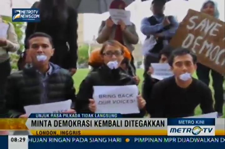 Aksi Teatrikal Warnai Penolakan UU Pilkada di London