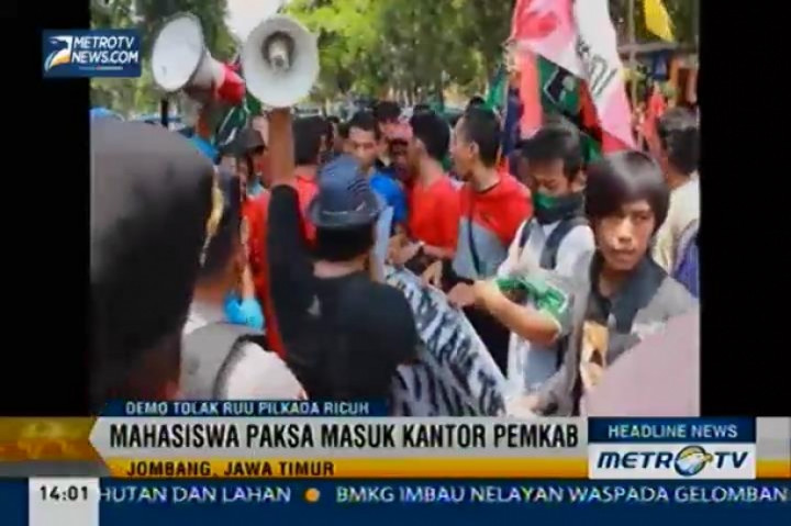 Kericuhan Mahasiswa Tolak UU Pilkada di Jombang