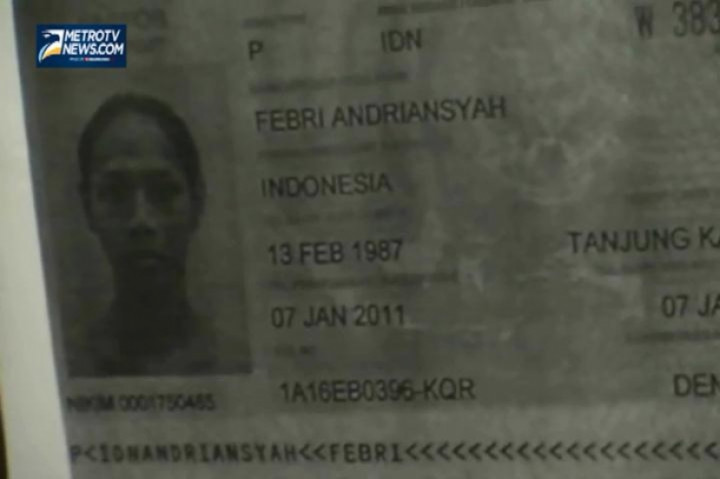 Di Paspor Mayang Pakai Nama Febri Andriansyah      