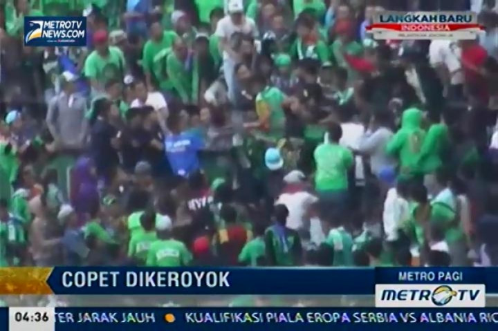 Dua Orang Copet Babak Belur Dihajar Bonek