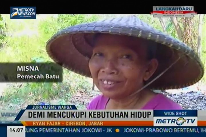 Menjadi Pemecah Batu Demi Mencukupi Kebutuhan Hidup