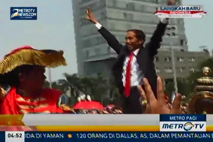 Jokowi Sapa Masyarakat Naik Andong