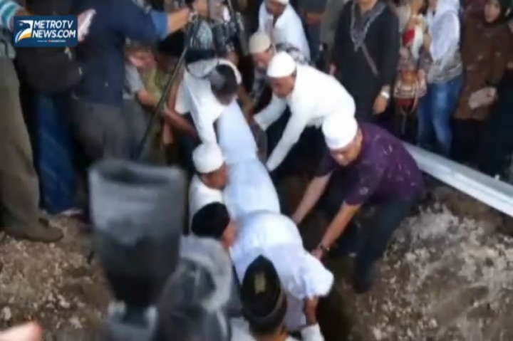 Tangis Keluarga Iringi Pemakaman Gayatri Wailissa