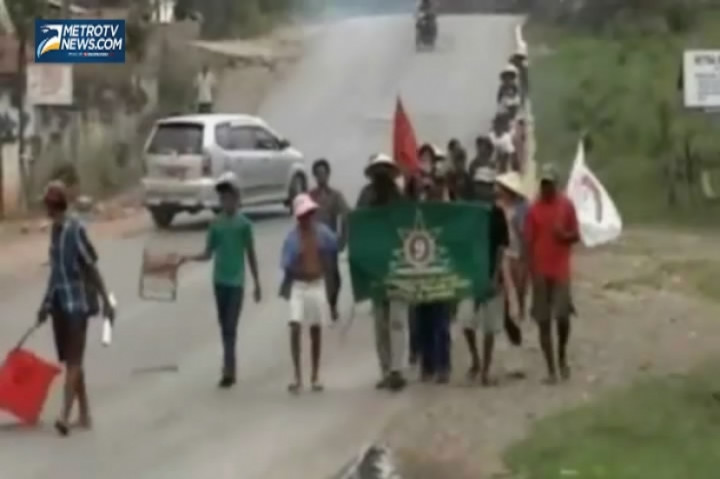 Puluhan Suku Anak Dalam Jalan Kaki dari Jambi ke Istana Presiden