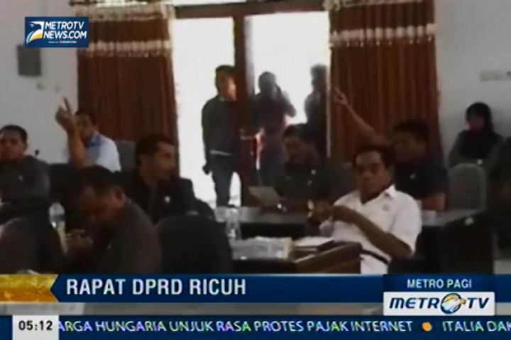 Rapat Paripurna DPRD Bima Diwarnai Kericuhan