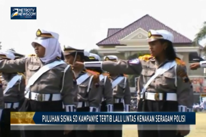 Puluhan Siswa SD Kampanye Tertib Lalu lintas Kenakan Seragam Polisi