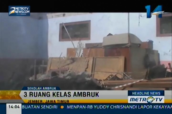 Sekolah Ambruk, Siswa Belajar di Parkiran