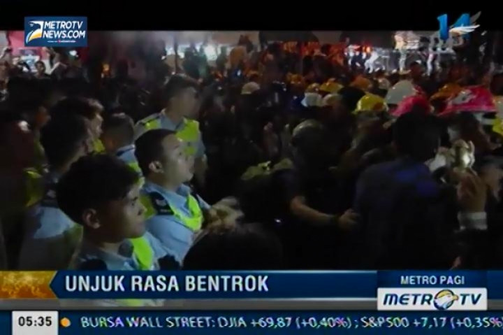 Bentrok Polisi Hong Kong dengan Pengunjuk Rasa Pro-Demokrasi