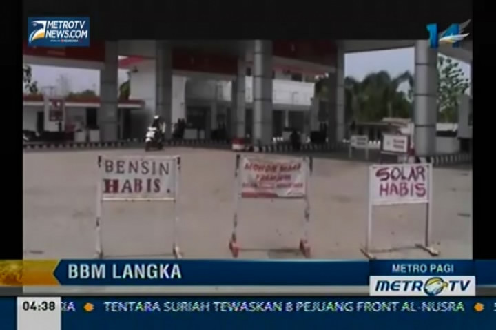 BBM Langka, Sopir Truk Beli Solar Eceran di Pinggir Jalan 