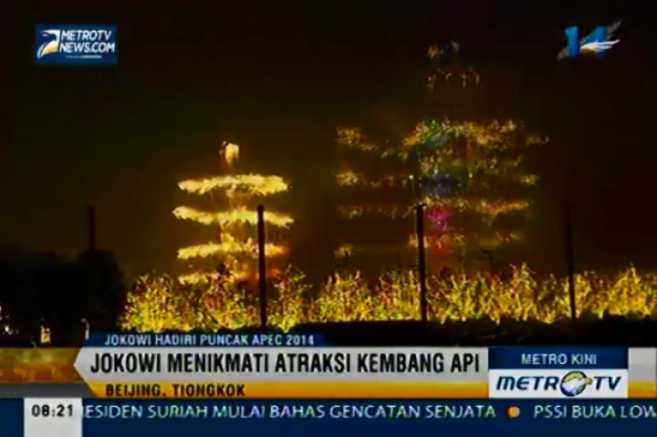 Atraksi Kembang Api Meriahkan Puncak APEC 2014