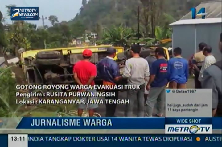 Gotong Royong Warga Evakuasi Truk