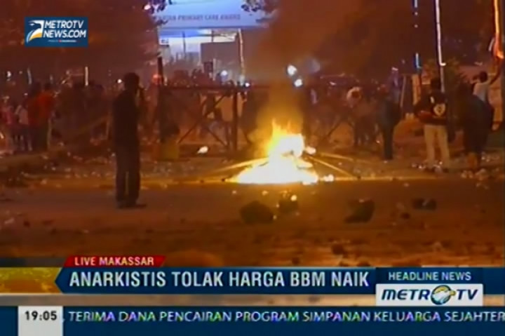 Mahasiswa Unismuh dan Warga Bertahan di Lokasi Bentrokan 