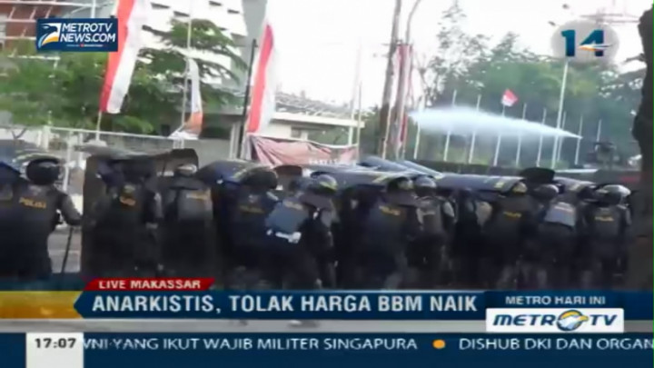 Bentrok, Mahasiswa Dikepung TNI & POLRI