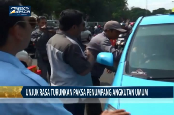 Unjuk Rasa Turunkan Paksa Penumpang Angkutan Umum