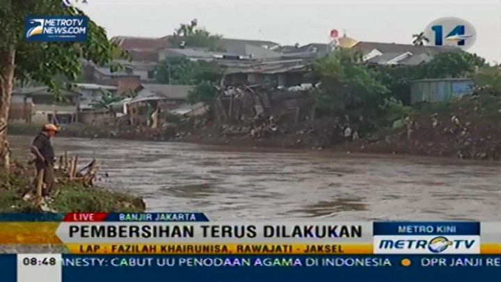 Pembersihan Kali Ciliwung Terus Dilakukan
