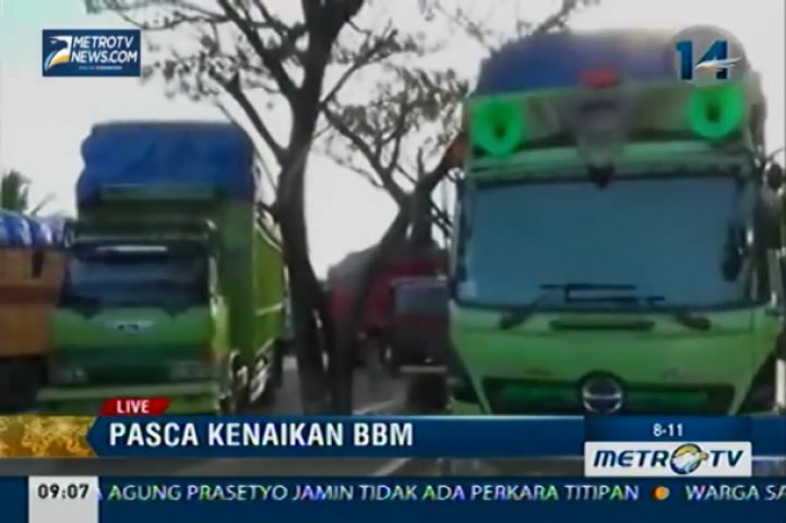Pascakenaikan BBM, Sopir Bus di Makassar Lakukan Aksi Blokir Jalan
