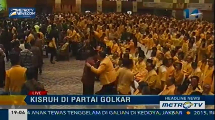 Ribuan Peserta Memasuki Ruang Utama Tempat Pelaksanaan Munas 