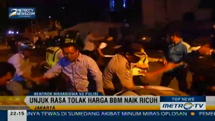 Unjuk Rasa Mahasiswa Tolak Kenaikan BBM Berujung Bentrok