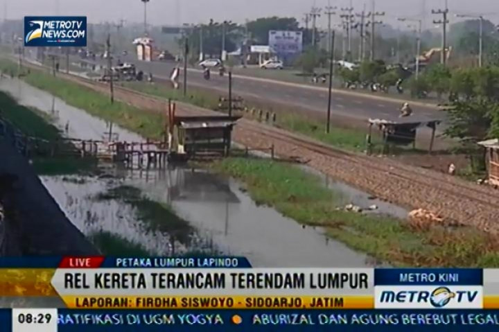 Lumpur Lapindo Ancam Rel Kereta Api