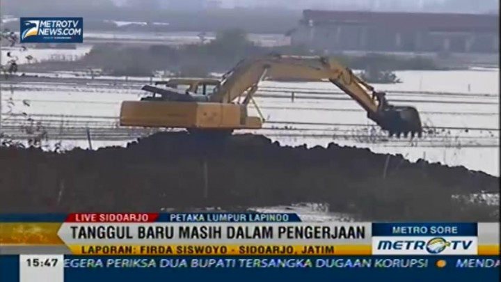 Tanggul Baru Lapindo dalam Proses Pengerjaan 