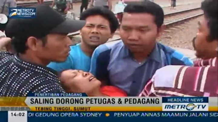 Penertiban Pedagang Asongan Diwarnai Tangis Histeris   
