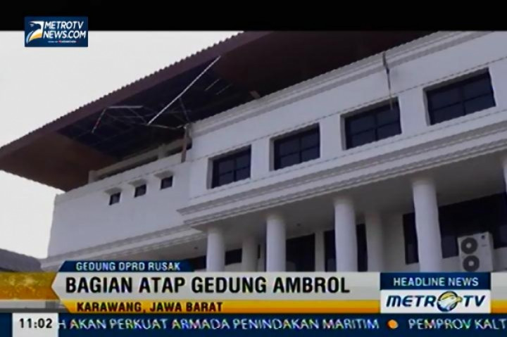 Atap Gedung DPRD Kabupaten Karawang Ambrol