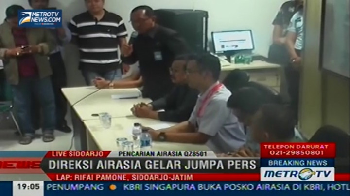 Direksi AirAsia Hadiri Jumpa Pers, Media Diminta Keluar