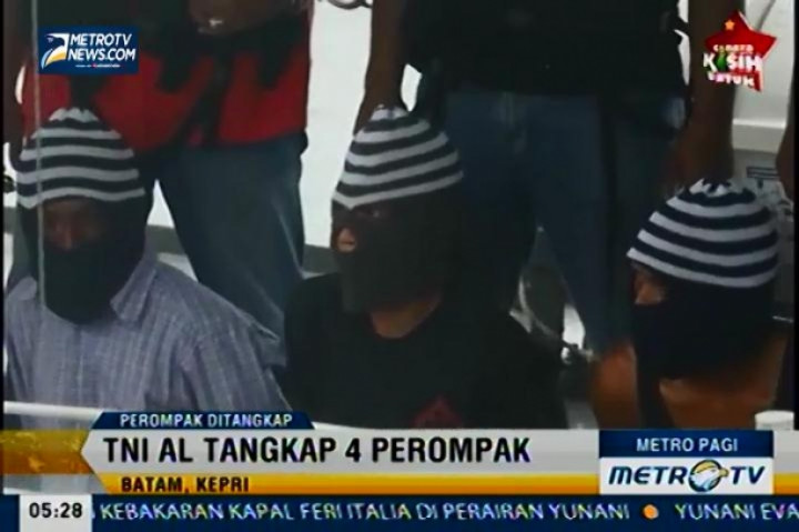 TNI AL Tangkap 4 Perompak yang Beraksi di Selat Malaka