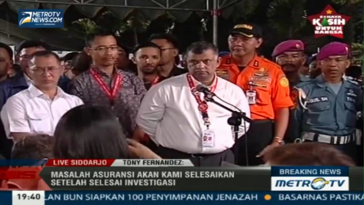 Korban AirAsia QZ8501 Ditemukan, Tony Fernandes Gelar Konpers