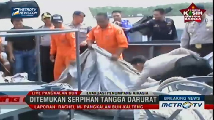 Kapal Malaysia Temukan Serpihan Tangga Darurat Pesawat AirAsia