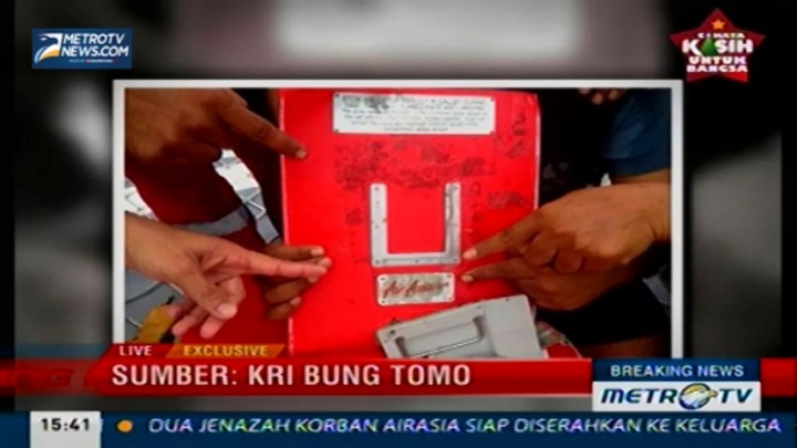 KRI Bung Tomo Temukan Bagian Pesawat Bertuliskan AirAsia