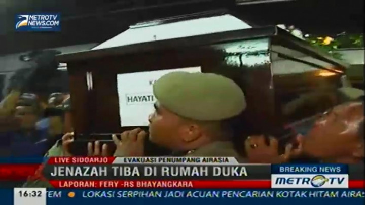 Jenazah Hayati Lutfiah Tiba di Rumah Duka 
