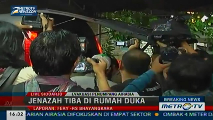 Evakuasi Penumpang AirAsia QZ8501 (21)