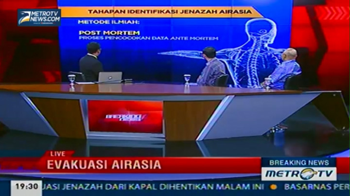 Evakuasi Penumpang AirAsia QZ8501 (30)