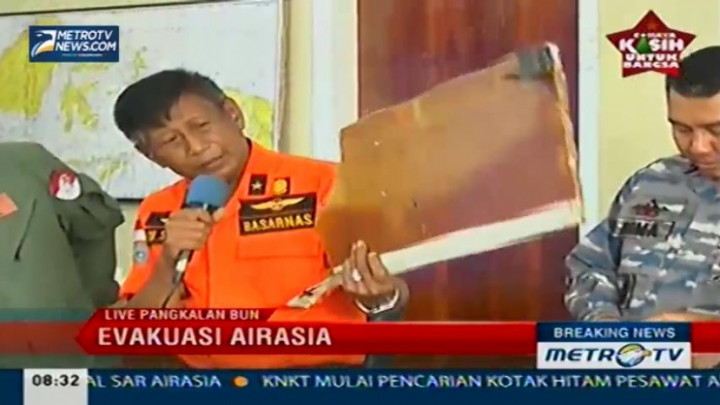 Basarnas Temukan Serpihan Diduga Sayap Pesawat QZ8501
