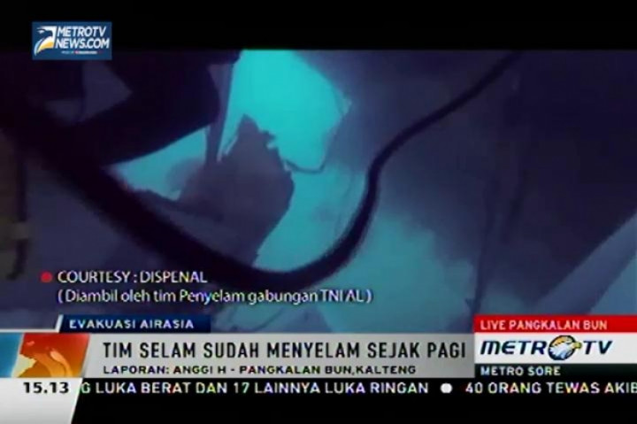 Evakuasi Ekor QZ8501 dari Bawah Laut