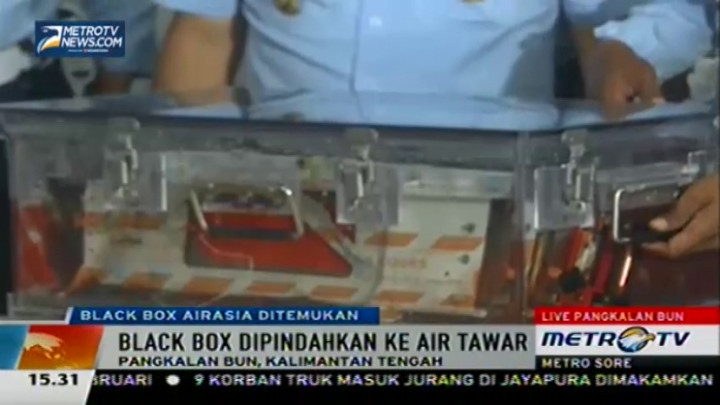 Tiba di Pangkalan Bun, FDR QZ8501 Dipindahkan ke Air Tawar